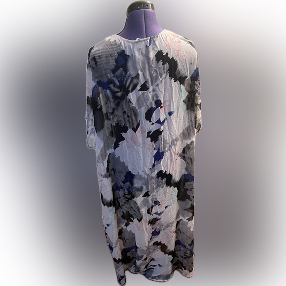 Floral Chiffon Kimono Size 2X/3X - Picture 3 of 6